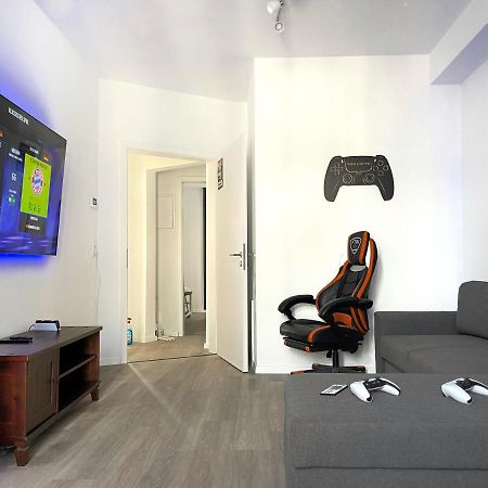 Jaybnb - Gaming Apartment Ps5 65 Zoll 4K Tv Wohnung Mit Balkon Dortmund Bagian luar foto