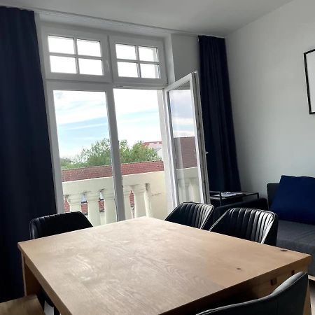 Jaybnb - Gaming Apartment Ps5 65 Zoll 4K Tv Wohnung Mit Balkon Dortmund Bagian luar foto
