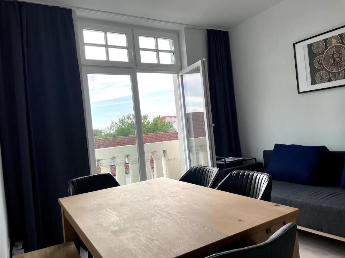 Jaybnb - Gaming Apartment Ps5 65 Zoll 4K Tv Wohnung Mit Balkon Dortmund Bagian luar foto